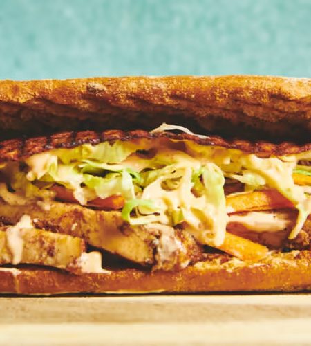 873e2a8a-b752-11ed-b7d4-f29ac1483587_sandhwich_kylling_bacon_1 (1)